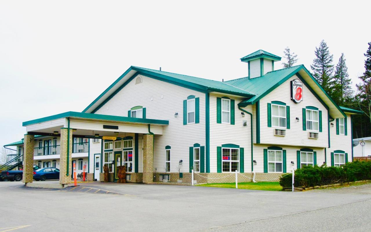 Super 8 By Wyndham 100 Mile House Hotel Buitenkant foto
