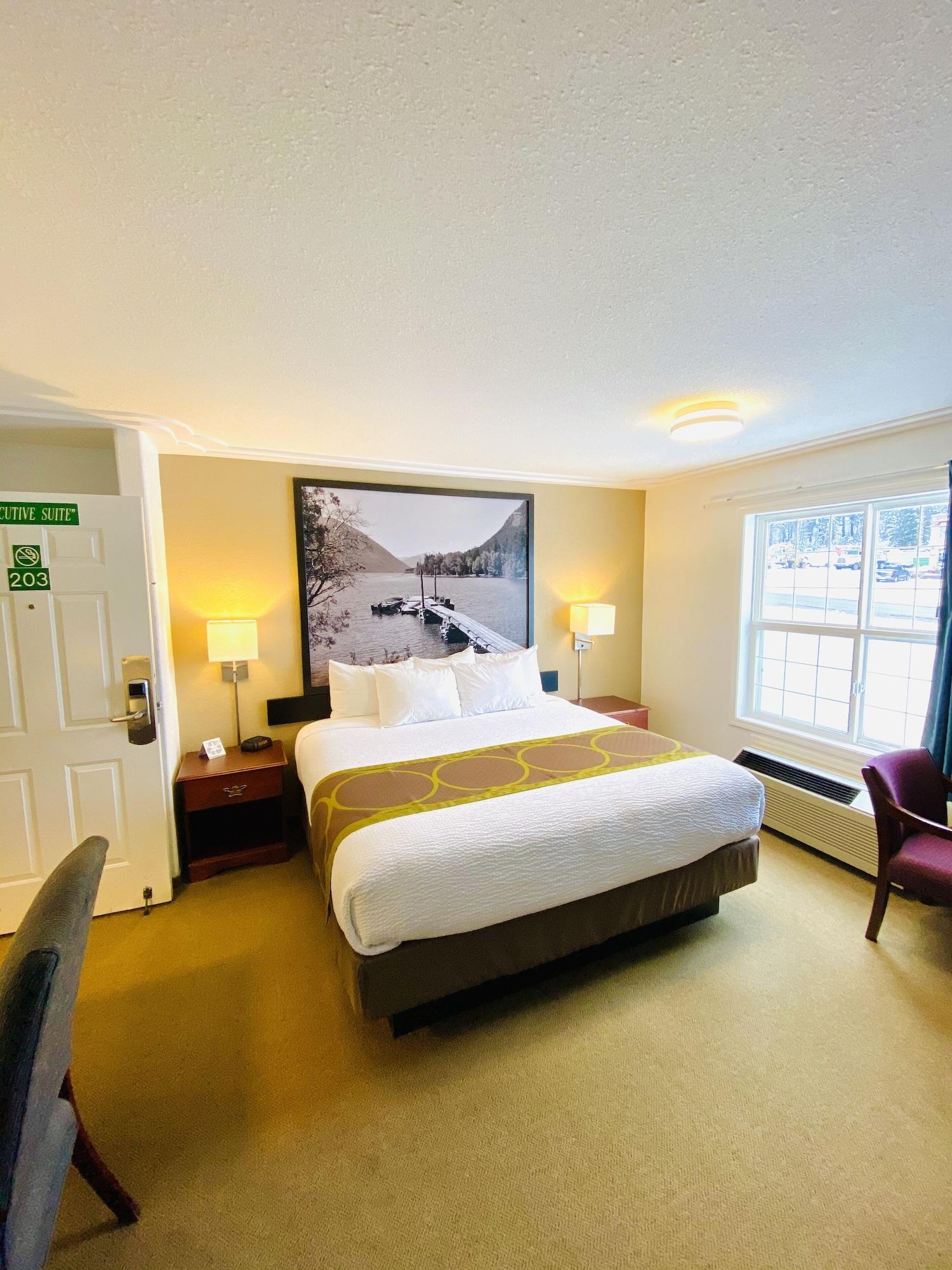 Super 8 By Wyndham 100 Mile House Hotel Buitenkant foto